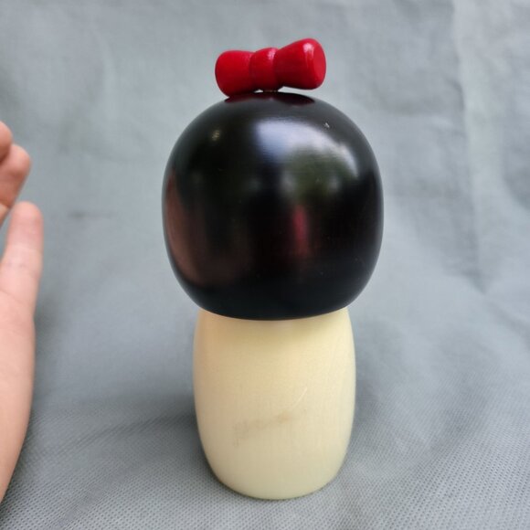Japanese Woody Craft Wooden Doll Blossoms MADE IN JAPAN Red Bow Kokeshi - Picture 7 of 9